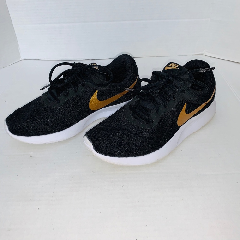Women’s Nike Roshe sneaker